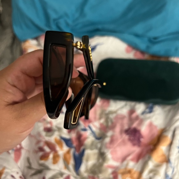 Gucci oversized cat eye tortoise shell sunglasses - Picture 2 of 4
